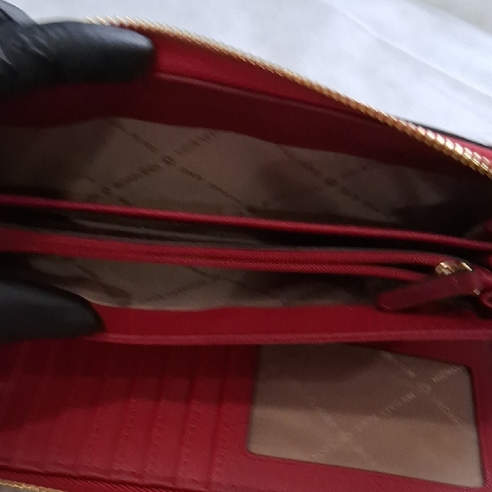 Michael Kors Red Wallet - Picture 7 of 8